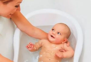 Когда можно купать новорожденного в бане