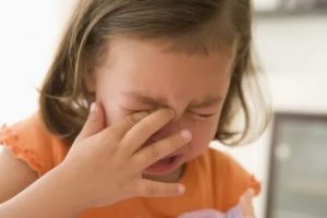 Почему у ребенка болят глаза