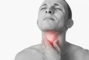 Почему болит горло после пения