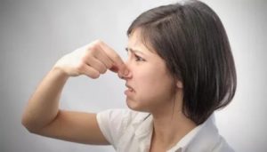 Неприятный запах при чихании причины