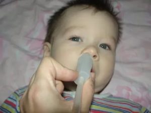 У двухмесячного ребенка сопли что делать