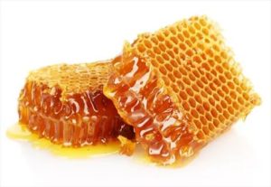 Как кушать мед в сотах