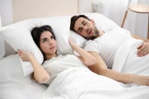 Муж храпит не могу спать что делать