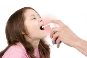 Чем брызгать горло при ангине ребенку