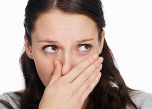 Неприятный запах при чихании причины