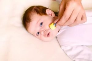Как правильно закапать капли в нос ребенку
