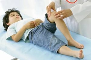 У ребенка температура и болят ноги